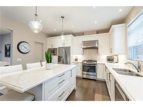 27 Willow Bank Common, St. Catharines, ON - Indoor Photo Showing Kitchen With Stainless Steel Kitchen With Double Sink With Upgraded Kitchen