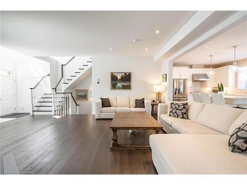 27 Willow Bank Common, St. Catharines, ON - Indoor Photo Showing Living Room