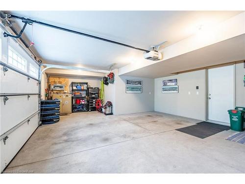 27 Willow Bank Common, St. Catharines, ON - Indoor Photo Showing Garage