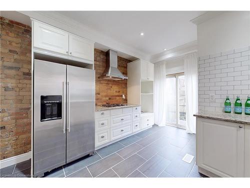 18 Spring Street, Hamilton, ON - Indoor Photo Showing Kitchen