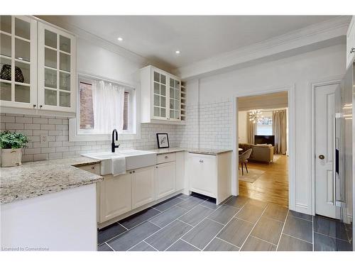 18 Spring Street, Hamilton, ON - Indoor Photo Showing Kitchen