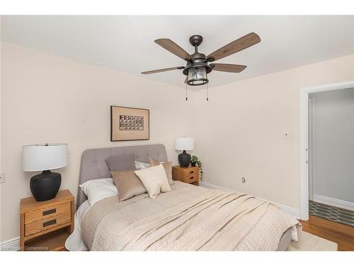 2 Mountain Brow Boulevard, Hamilton, ON - Indoor Photo Showing Bedroom