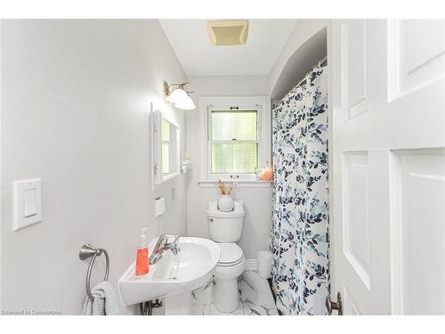 2 Mountain Brow Boulevard, Hamilton, ON - Indoor Photo Showing Bathroom