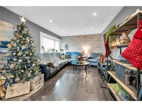 766 Upper Gage Avenue, Hamilton, ON - Indoor Photo Showing Living Room