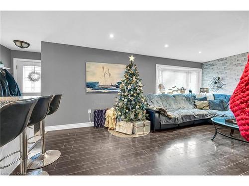 766 Upper Gage Avenue, Hamilton, ON - Indoor Photo Showing Living Room