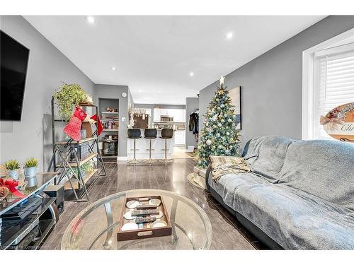 766 Upper Gage Avenue, Hamilton, ON - Indoor Photo Showing Living Room