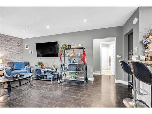 766 Upper Gage Avenue, Hamilton, ON - Indoor Photo Showing Living Room