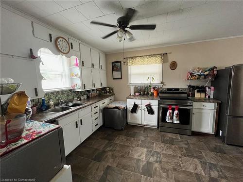 300 George Street, Dunnville, ON - Indoor Photo Showing Kitchen With Double Sink