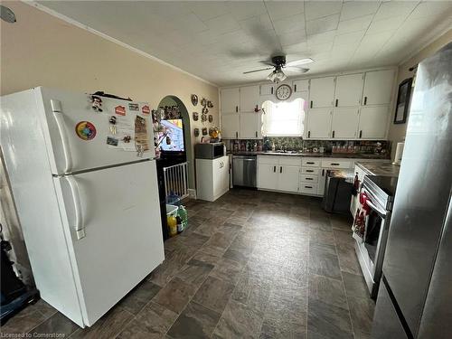 300 George Street, Dunnville, ON - Indoor Photo Showing Kitchen