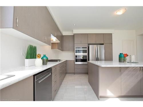 92 Elstone Place, Waterdown, ON - Indoor Photo Showing Kitchen With Upgraded Kitchen