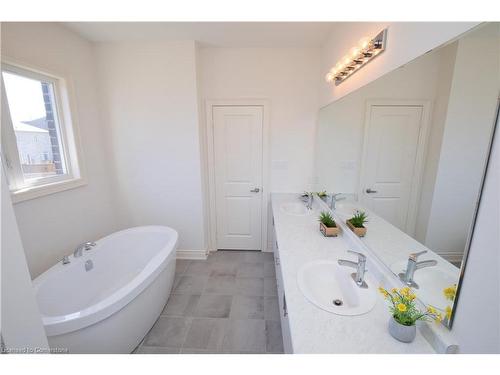 92 Elstone Place, Waterdown, ON - Indoor Photo Showing Bathroom