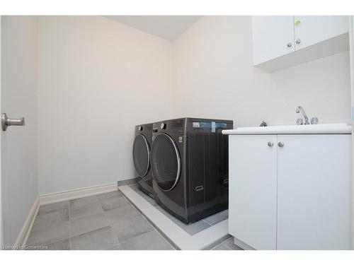 92 Elstone Place, Waterdown, ON - Indoor Photo Showing Laundry Room