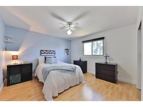 981 Valdese Drive, Mississauga, ON - Indoor Photo Showing Bedroom