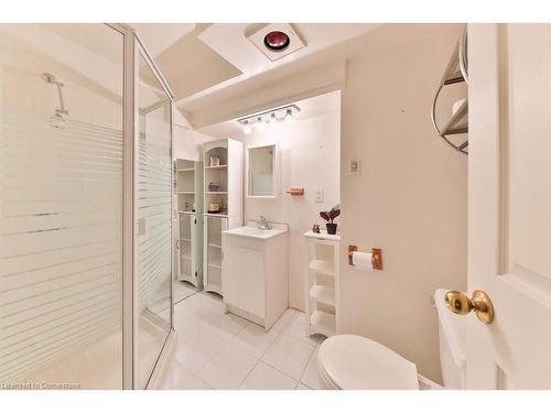 981 Valdese Drive, Mississauga, ON - Indoor Photo Showing Bathroom