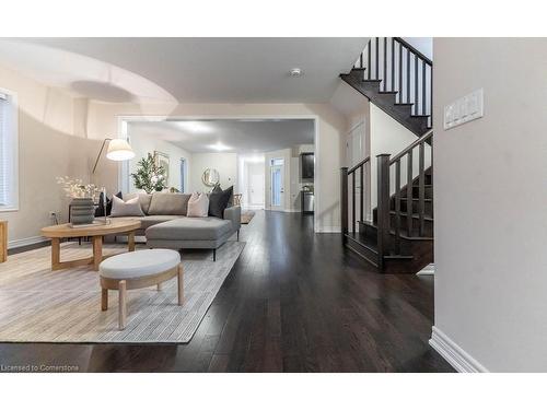 310 Main Street E, Grimsby, ON - Indoor Photo Showing Living Room