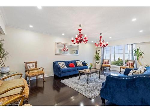 1073 N Service Road, Hamilton, ON - Indoor Photo Showing Living Room