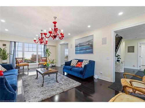 1073 N Service Road, Hamilton, ON - Indoor Photo Showing Living Room