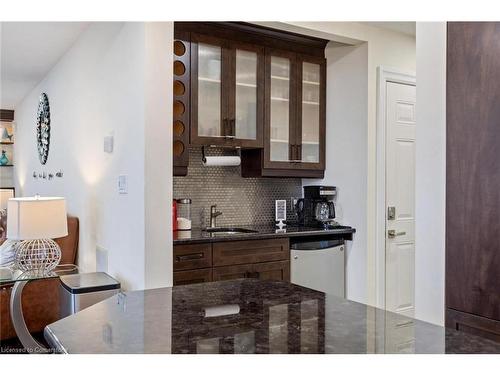 1073 N Service Road, Hamilton, ON - Indoor Photo Showing Kitchen