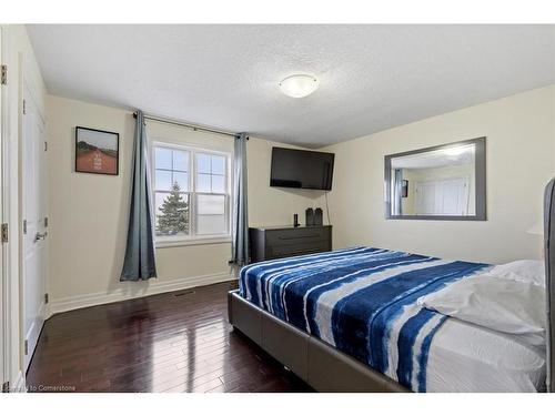 1073 N Service Road, Hamilton, ON - Indoor Photo Showing Bedroom