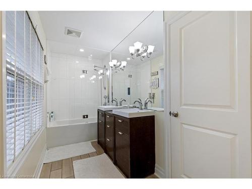 1073 N Service Road, Hamilton, ON - Indoor Photo Showing Bathroom