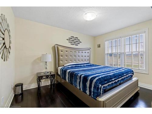 1073 N Service Road, Hamilton, ON - Indoor Photo Showing Bedroom