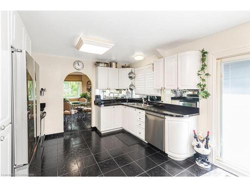 24 Harbinger Drive, Stoney Creek, ON - Indoor Photo Showing Kitchen