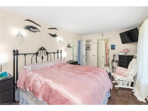 24 Harbinger Drive, Stoney Creek, ON - Indoor Photo Showing Bedroom