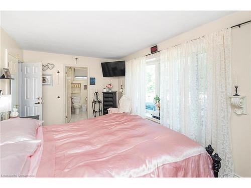 24 Harbinger Drive, Stoney Creek, ON - Indoor Photo Showing Bedroom