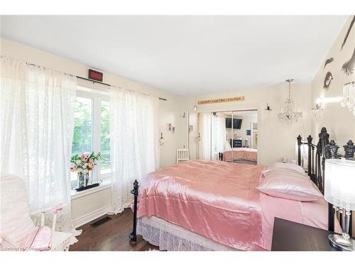 24 Harbinger Drive, Stoney Creek, ON - Indoor Photo Showing Bedroom