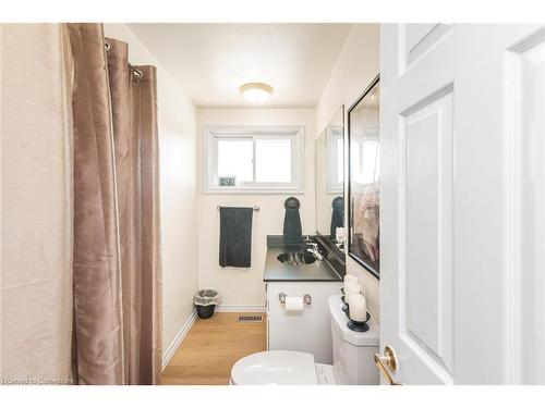 24 Harbinger Drive, Stoney Creek, ON - Indoor Photo Showing Bathroom