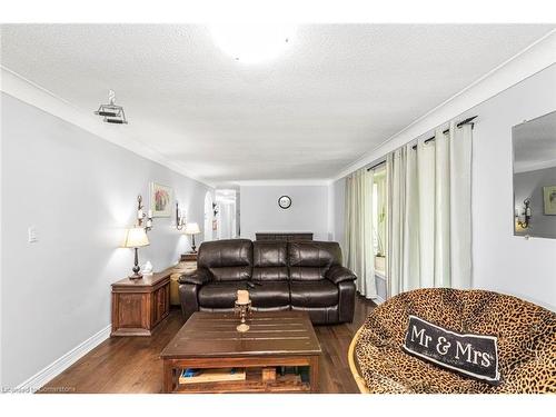 24 Harbinger Drive, Stoney Creek, ON - Indoor Photo Showing Living Room