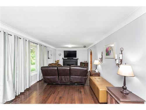 24 Harbinger Drive, Stoney Creek, ON - Indoor Photo Showing Living Room