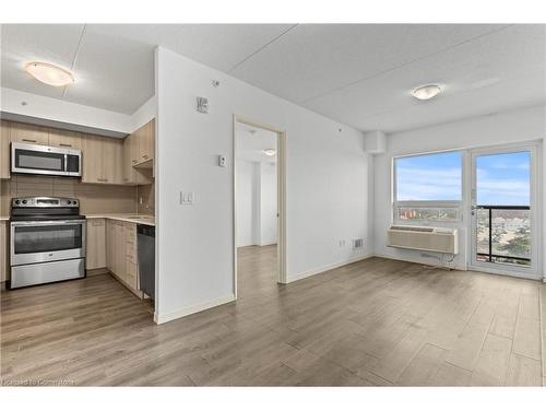 607-220 Cannon Street E, Hamilton, ON - Indoor Photo Showing Kitchen