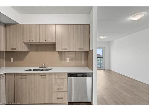 607-220 Cannon Street E, Hamilton, ON - Indoor Photo Showing Kitchen With Double Sink