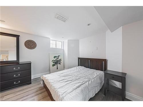 1 South Oval, Hamilton, ON - Indoor Photo Showing Bedroom