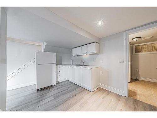 1 South Oval, Hamilton, ON - Indoor Photo Showing Kitchen