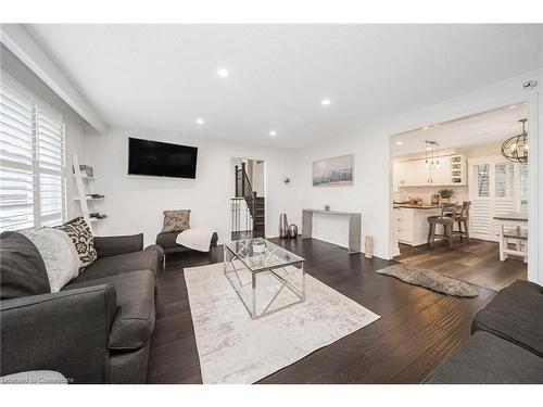 5 Orsi Road, Caledon, ON - Indoor Photo Showing Living Room