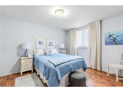 9-523 Parkview Crescent, Cambridge, ON - Indoor Photo Showing Bedroom