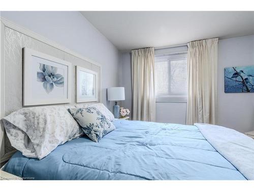 9-523 Parkview Crescent, Cambridge, ON - Indoor Photo Showing Bedroom