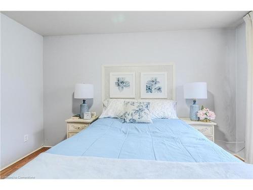 9-523 Parkview Crescent, Cambridge, ON - Indoor Photo Showing Bedroom