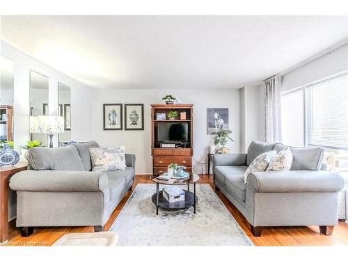 9-523 Parkview Crescent, Cambridge, ON - Indoor Photo Showing Living Room