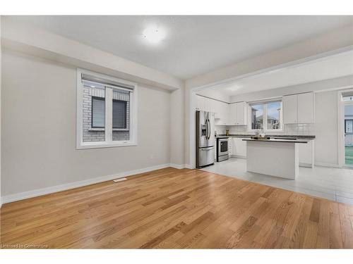 30 Lilac Circle, Caledonia, ON - Indoor Photo Showing Kitchen