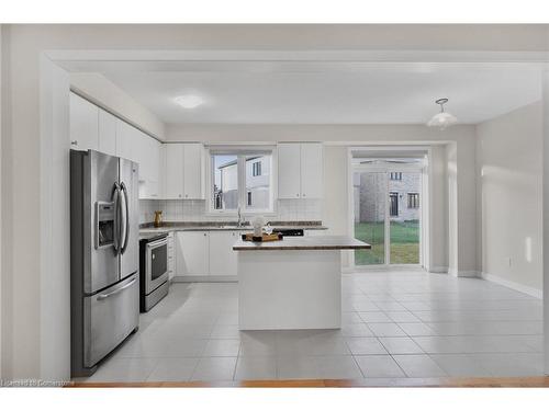 30 Lilac Circle, Caledonia, ON - Indoor Photo Showing Kitchen