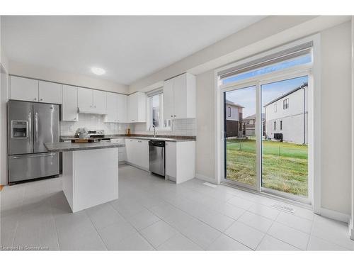 30 Lilac Circle, Caledonia, ON - Indoor Photo Showing Kitchen