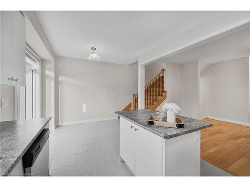 30 Lilac Circle, Caledonia, ON - Indoor Photo Showing Kitchen