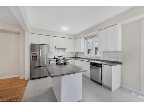 30 Lilac Circle, Caledonia, ON - Indoor Photo Showing Kitchen With Upgraded Kitchen