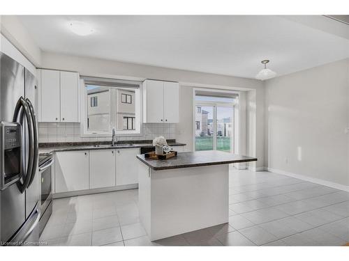 30 Lilac Circle, Caledonia, ON - Indoor Photo Showing Kitchen With Upgraded Kitchen