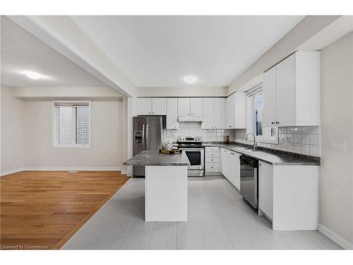 30 Lilac Circle, Caledonia, ON - Indoor Photo Showing Kitchen