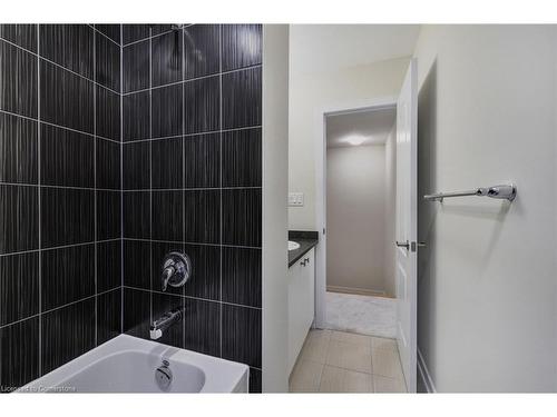 30 Lilac Circle, Caledonia, ON - Indoor Photo Showing Bathroom