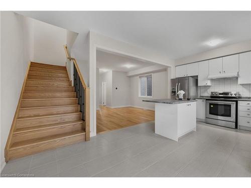 30 Lilac Circle, Caledonia, ON - Indoor Photo Showing Kitchen